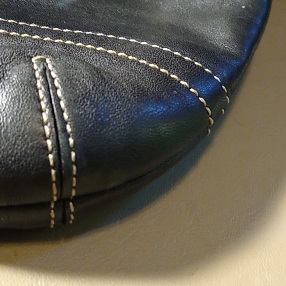 Coach - Picture 4 of 9